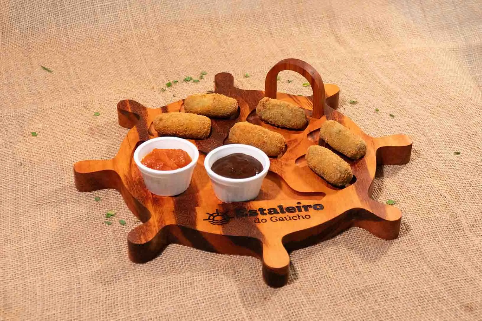 O Estaleiro do Gaúcho preparou croquetes de costela bovina desfiada com ervas.