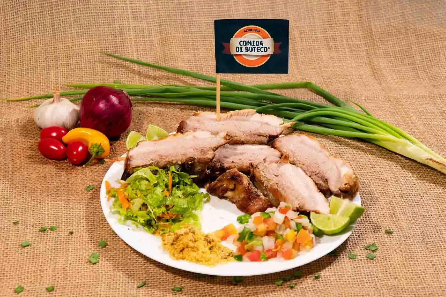 Costela assada na brasa com legumes grelhados.