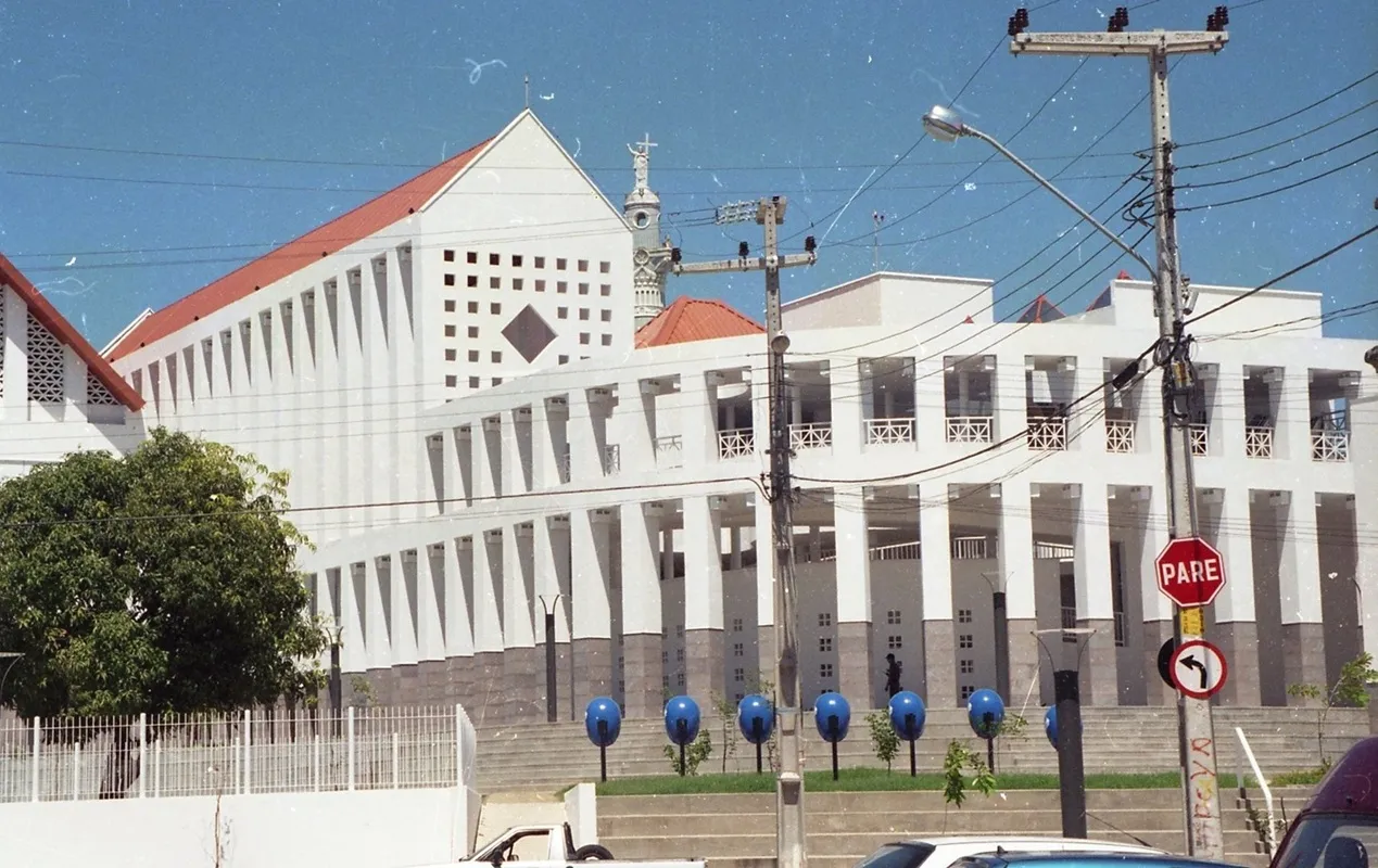 Dragão do Mar foi aberto ao público em modelo experimental em 1998 (foto), mas inaugurado oficialmente em abril de 1999.