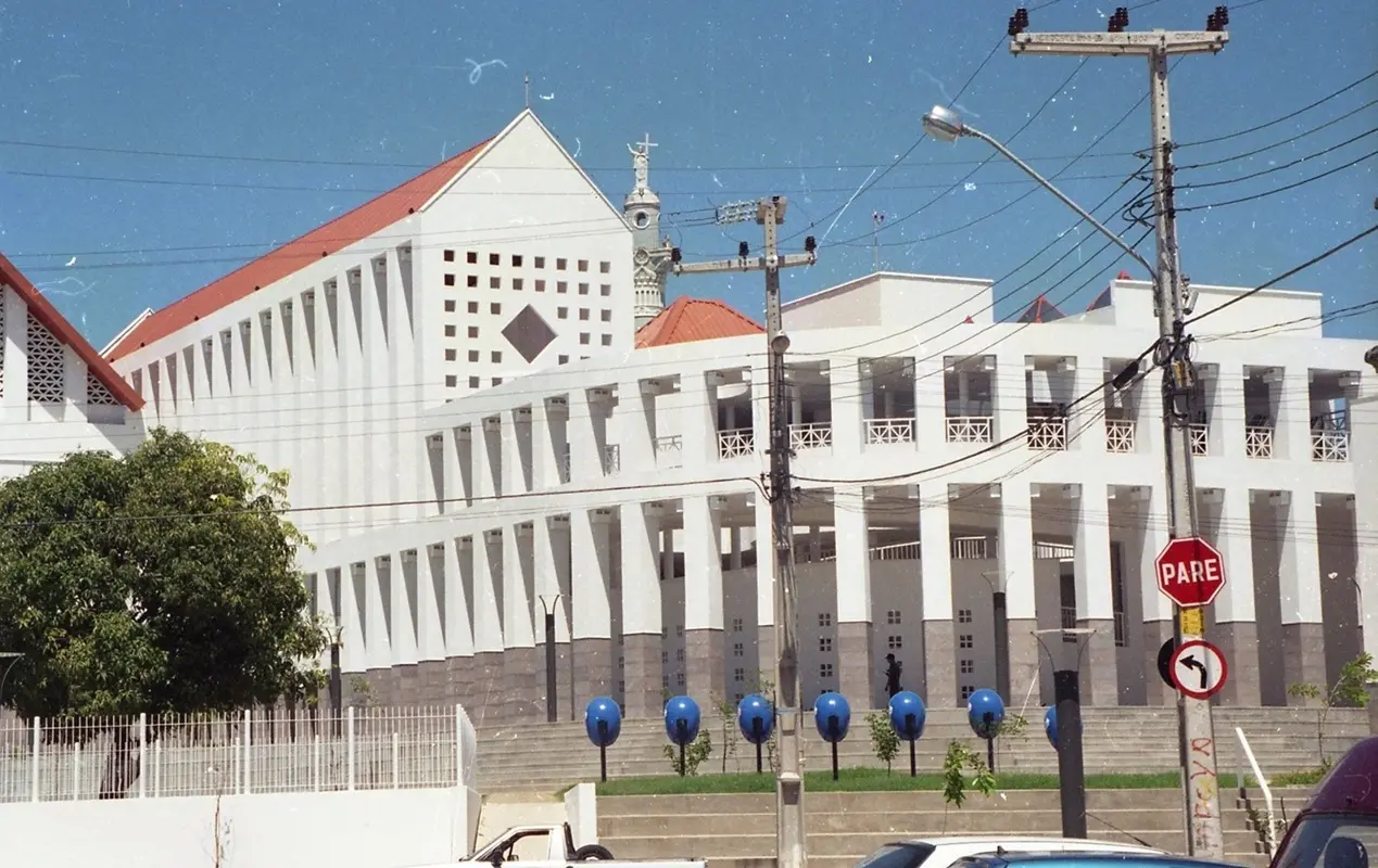 Dragão do Mar foi aberto ao público em modelo experimental em 1998 (foto), mas inaugurado oficialmente em abril de 1999.