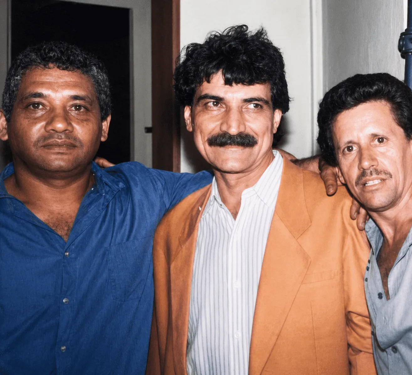 Belchior é parceiro de Cirino na composição 'Três Vãos' - LP Moenda produzido pela RCA (1981). Na foto Cirino, Belchior e Ezequiel. Circo Voador - Rio de Janeiro (1990).