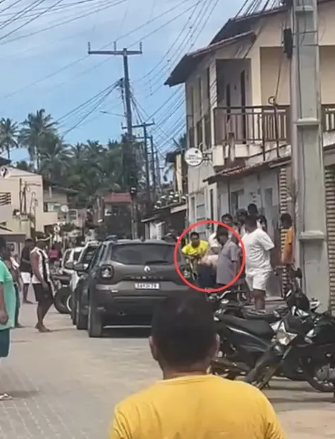 Cigano sendo agredido em praia do Ceará.