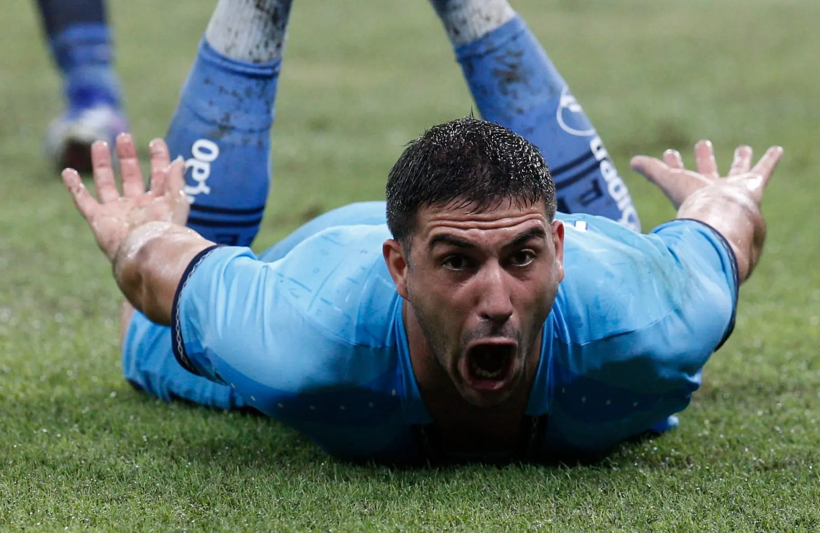 Miritello comemora gol pelo Fortaleza