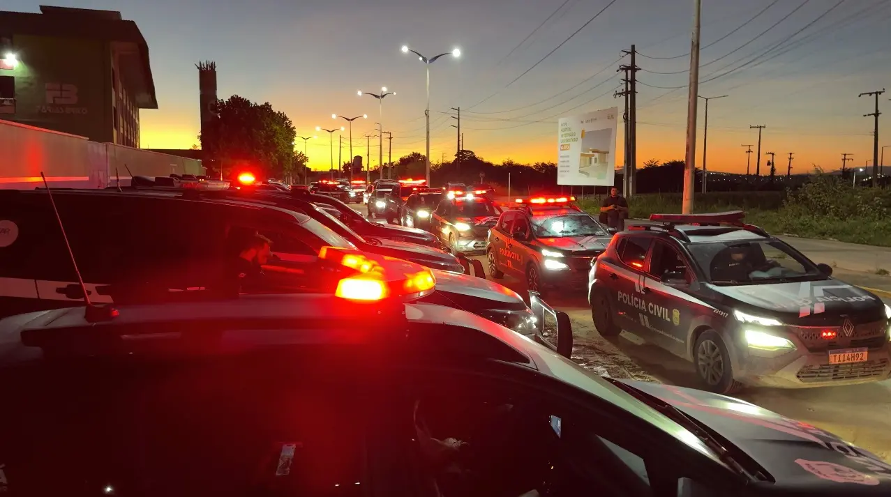 Viaturas da Polícia Civil do Ceará.