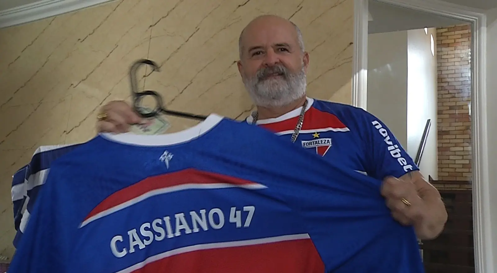 Torcedor do Fortaleza coloca número 47 em documentos como homenagem a Cassiano