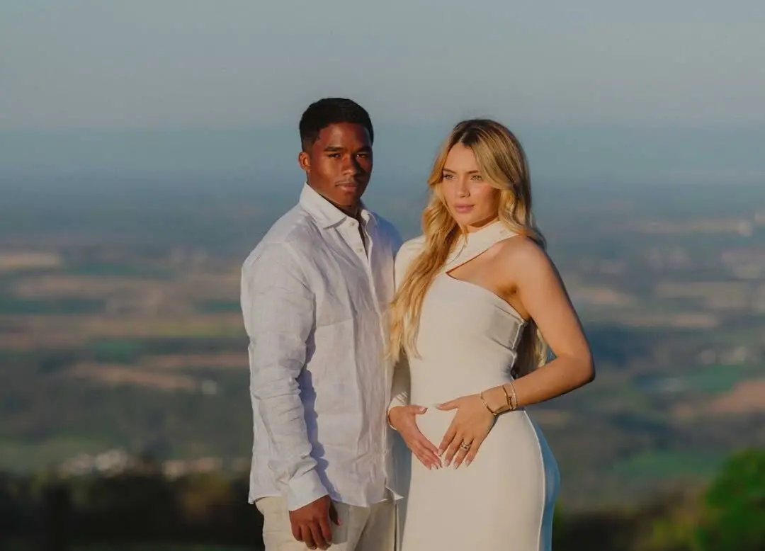 Endrick e a esposa Gabriely Miranda anunciaram a gravidez em abril