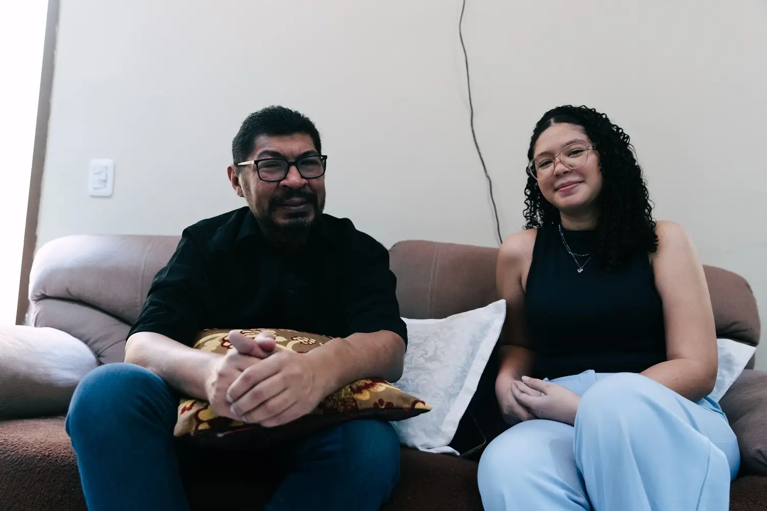 Pai e filha enfrentam doença juntos.