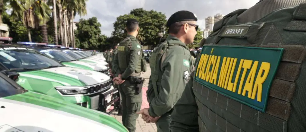 pms de costa farda policia viatura.