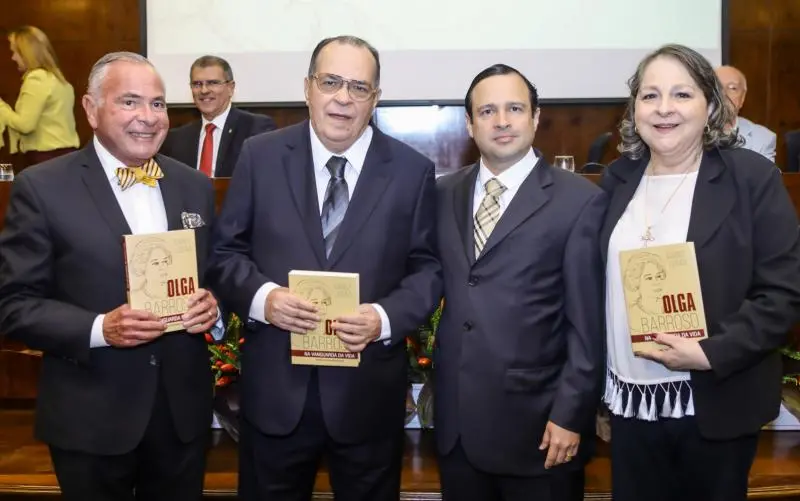 Foto que mostra Roberto Parcifal, Regis Barroso, Igor Queiroz Barroso e Ciglinda Barroso