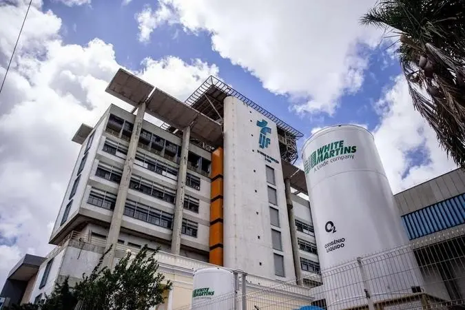 foto da fachada do Instituto Doutor José Frota (IJF), no Centro de Fortaleza.