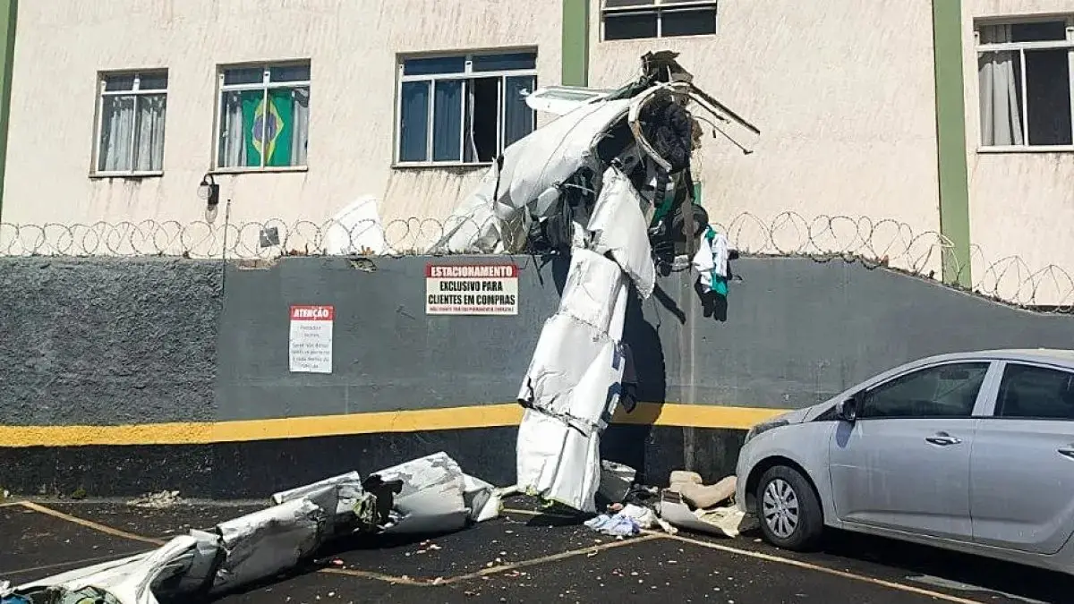 Foto de avião que caiu em BH.
