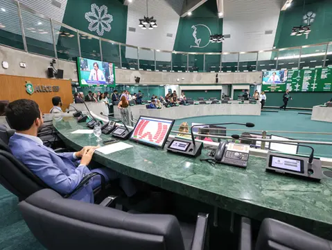 Imagem da notícia: Alece fica sem votar projetos às quartas por desafio de quórum em sessões presenciais