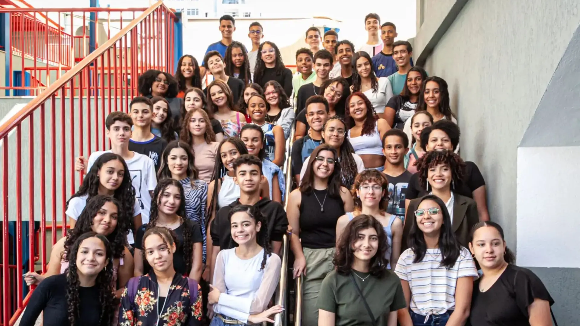 Foto de vários estudantes.