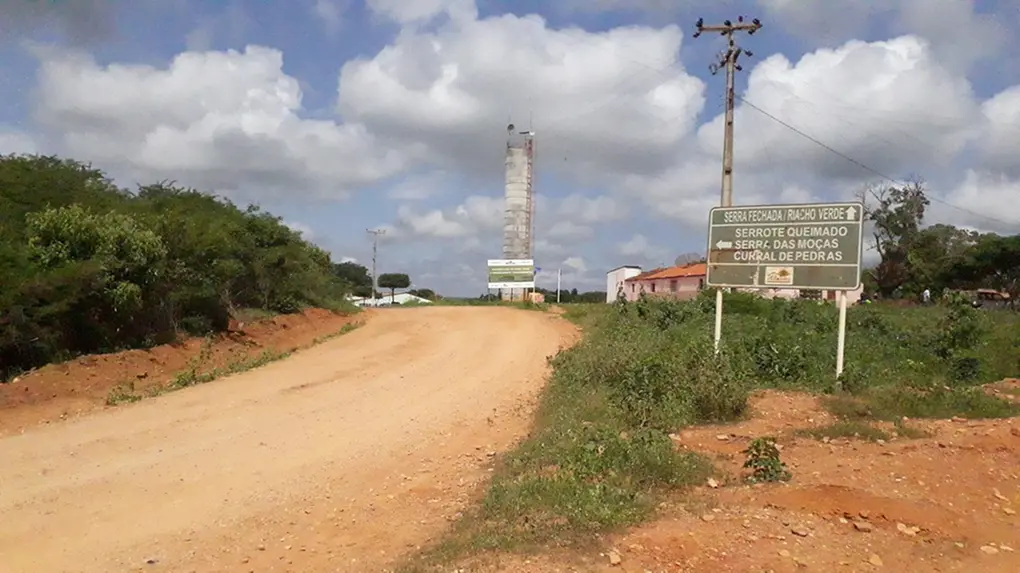 Foto que contém estrada de terra em Parambu.