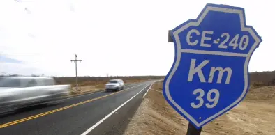 Foto que contém placa do km 39 da CE-240.