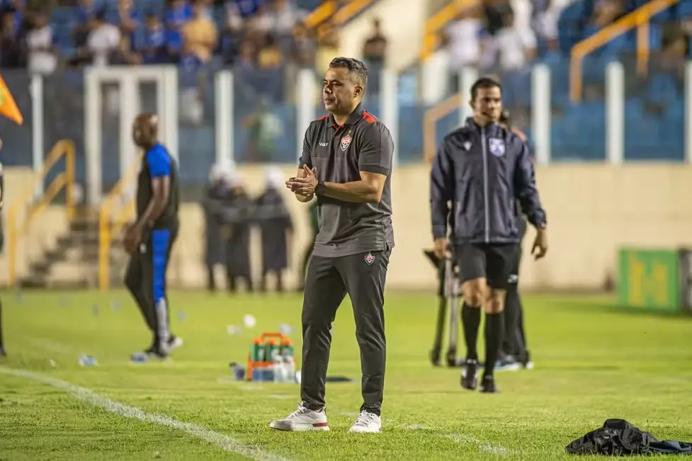 Imagem da notícia Jair Ventura elogia Ceará e pede apoio da torcida do Vitória-BA: 'é um time forte'