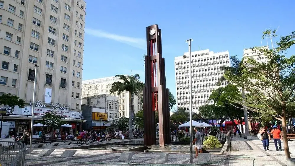 Foto ilustrativa da praça do Ferreira.