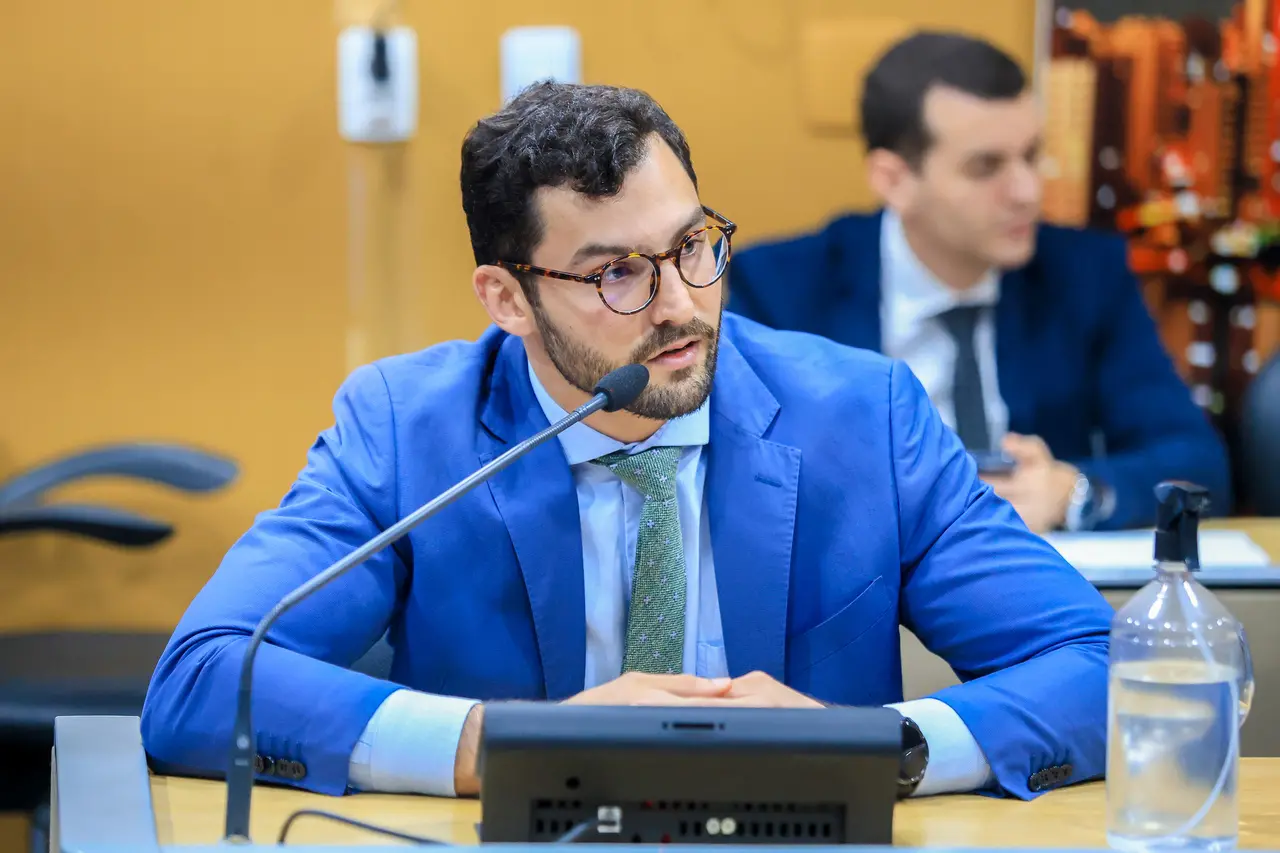 Cid Marconi durante sabatina na CCJR da Alece nessa terça-feira (6).