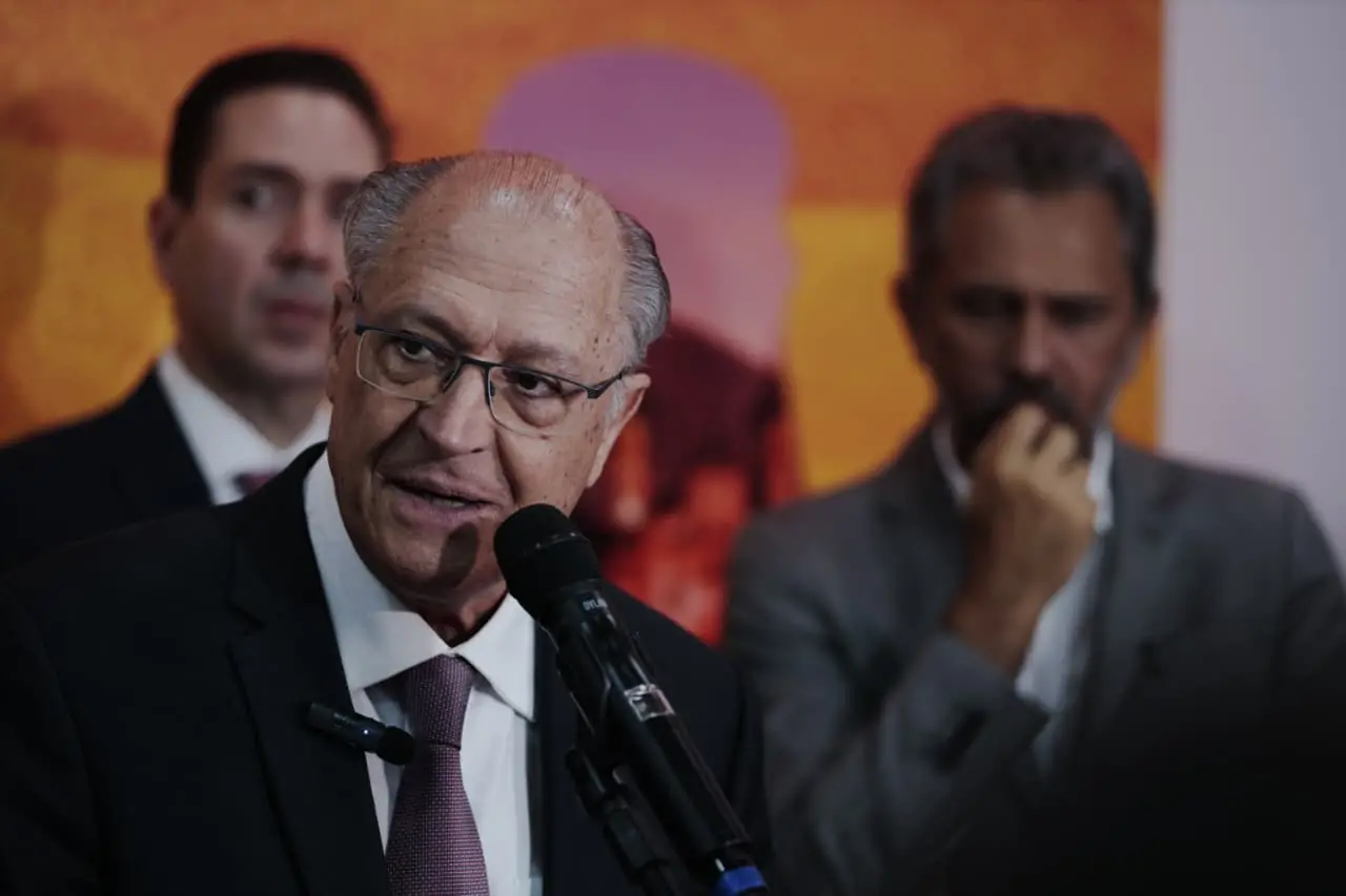 Foto que contém Geraldo Alckmin, presidente da República em exercício.