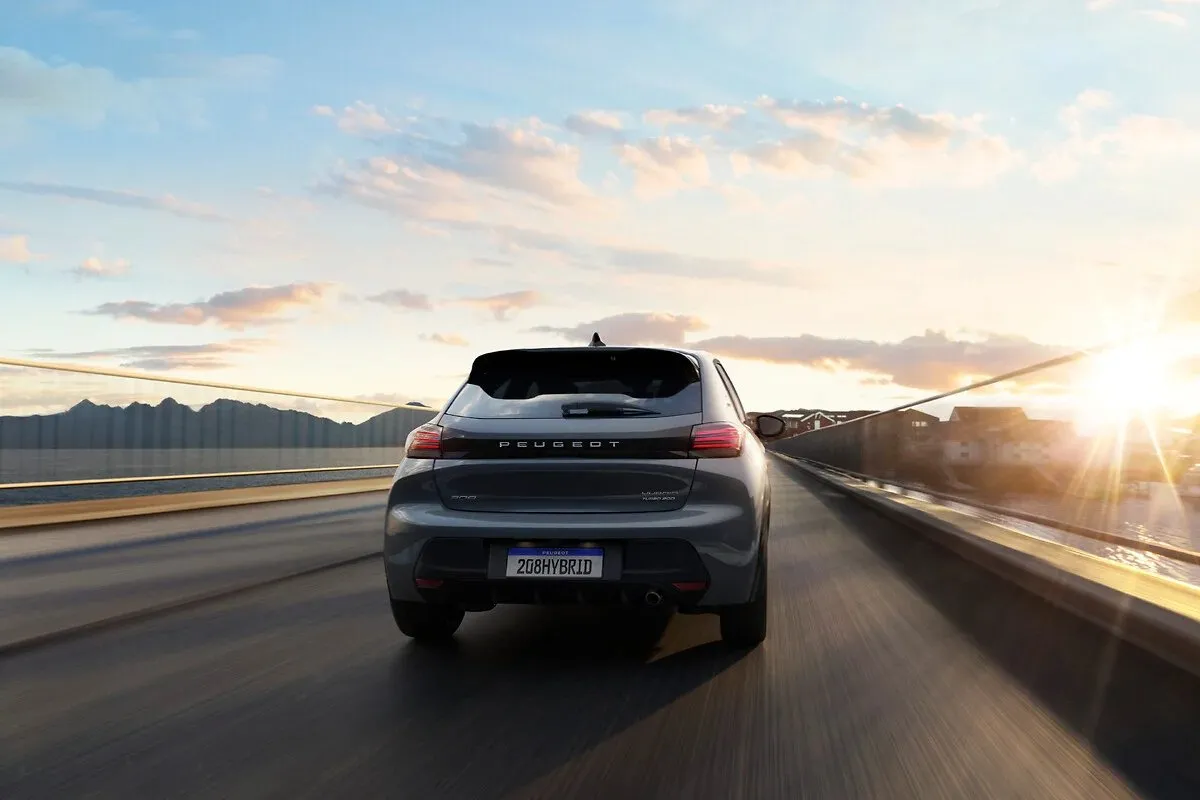 Ágil, o modelo faz de 0 a 100km/h em menos que 9 segundos.