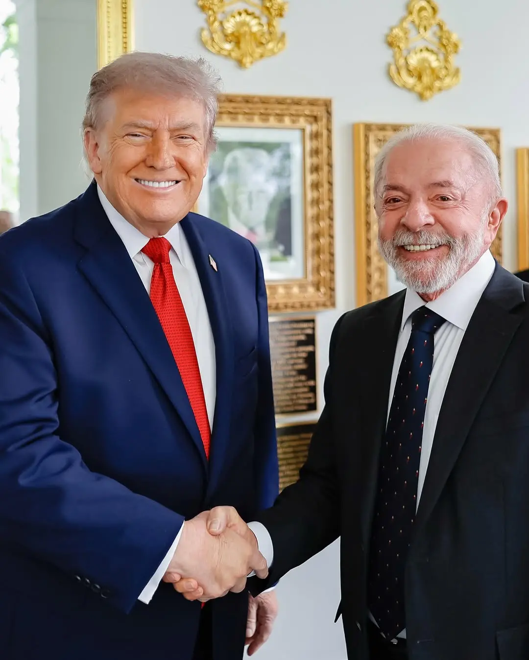 foto de Lula e Donaldo Trump durante encontro na Casa Branca, em Washington.