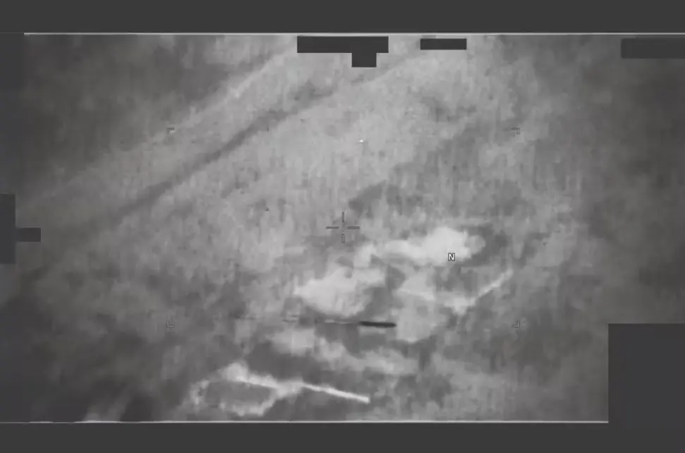 Imagem de objeto voador não identificado avistado por militar dos EUA, para matéria sobre trump divulga arquivos sobre o tema.