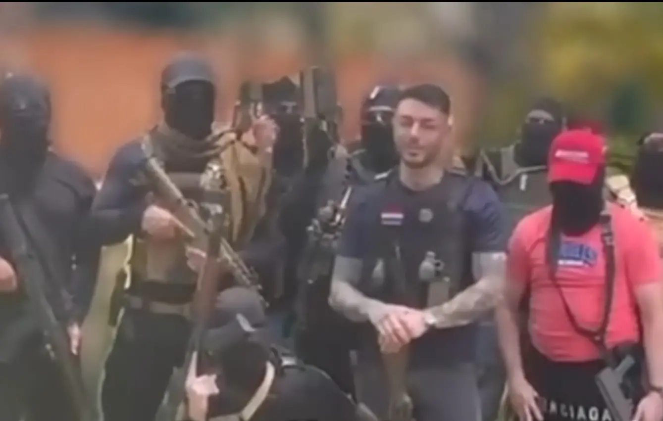 tropa do marset homens armados armas de fogo encapuzados.