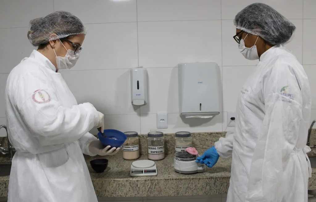 A formação do aluno da graduação em Odontologia da UniAteneu é completa, visando a inserção dele nas melhores oportunidades profissionais.