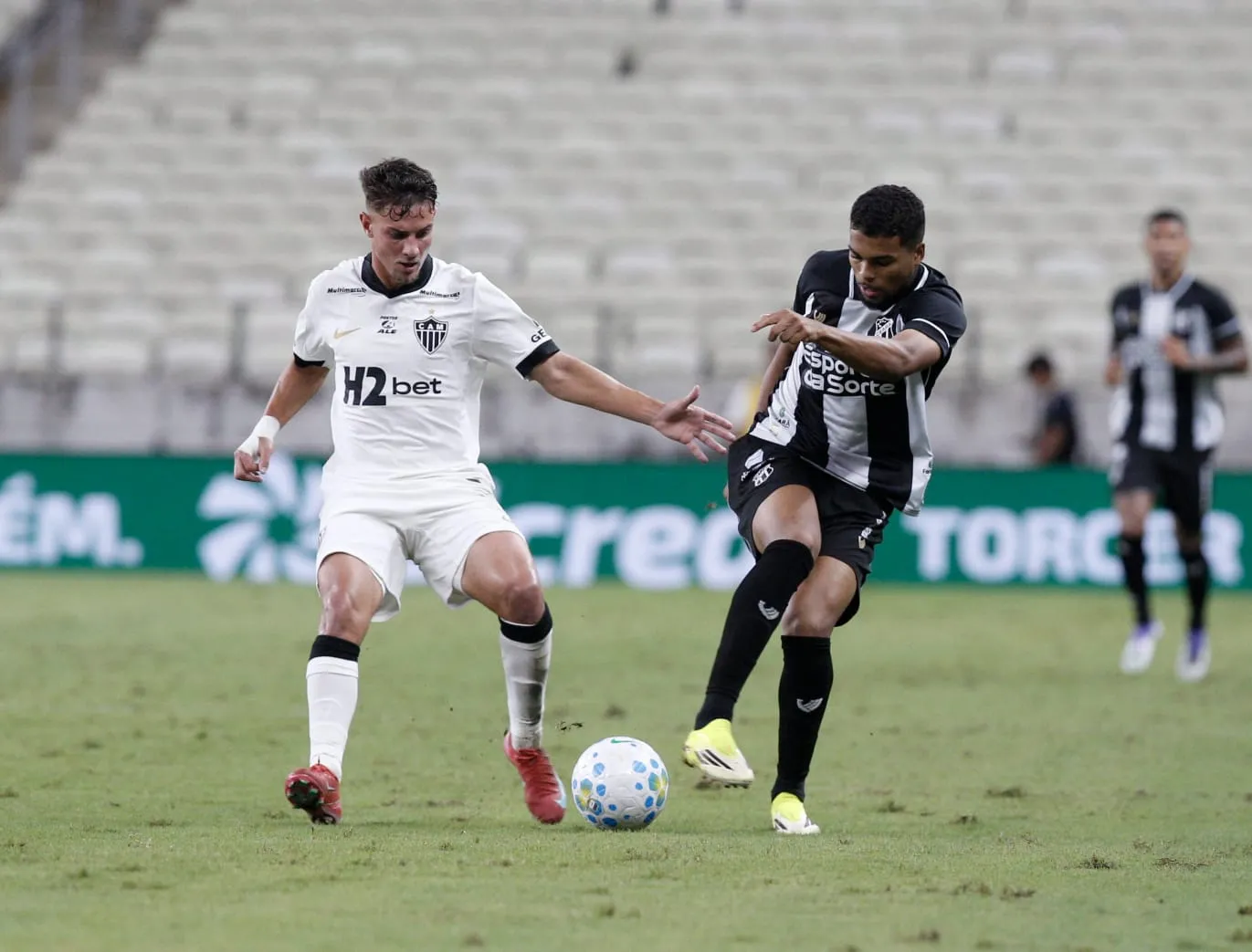 O Ceará conseguiu marcar 2 gols no Galo, mas mesmo com um jogador a mais, sofreu gol nos instantes finais do jogo