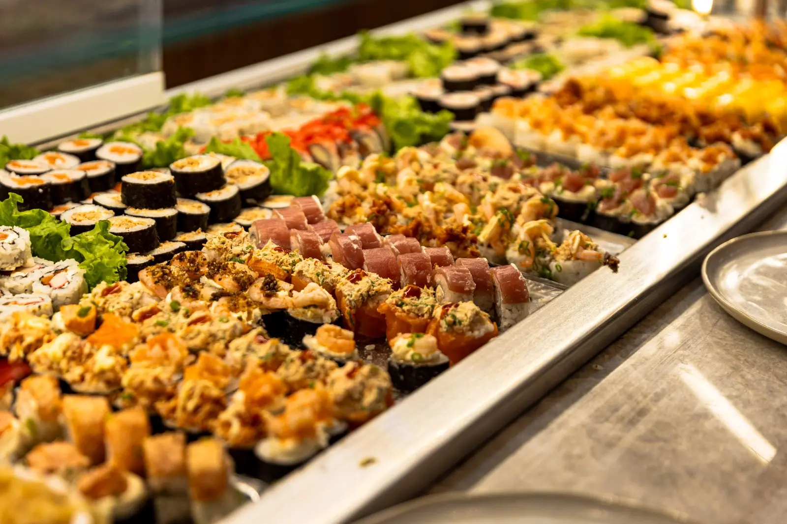 Algumas padarias, como a Costa Mendes (foto), investiram até mesmo em sushi para atrair público.
