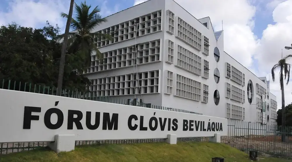 Fachada do Fórum Clóvis Beviláqua, em Fortaleza.