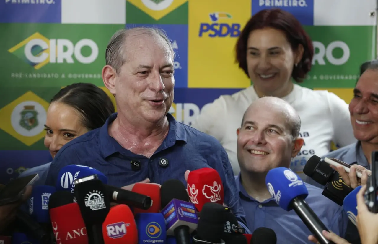 foto de Ciro Gomes e Roberto Cláudio durante pré-candidatura ao governo do Ceará.