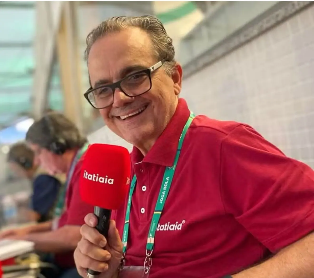 radialista milton microfone itaiaia.