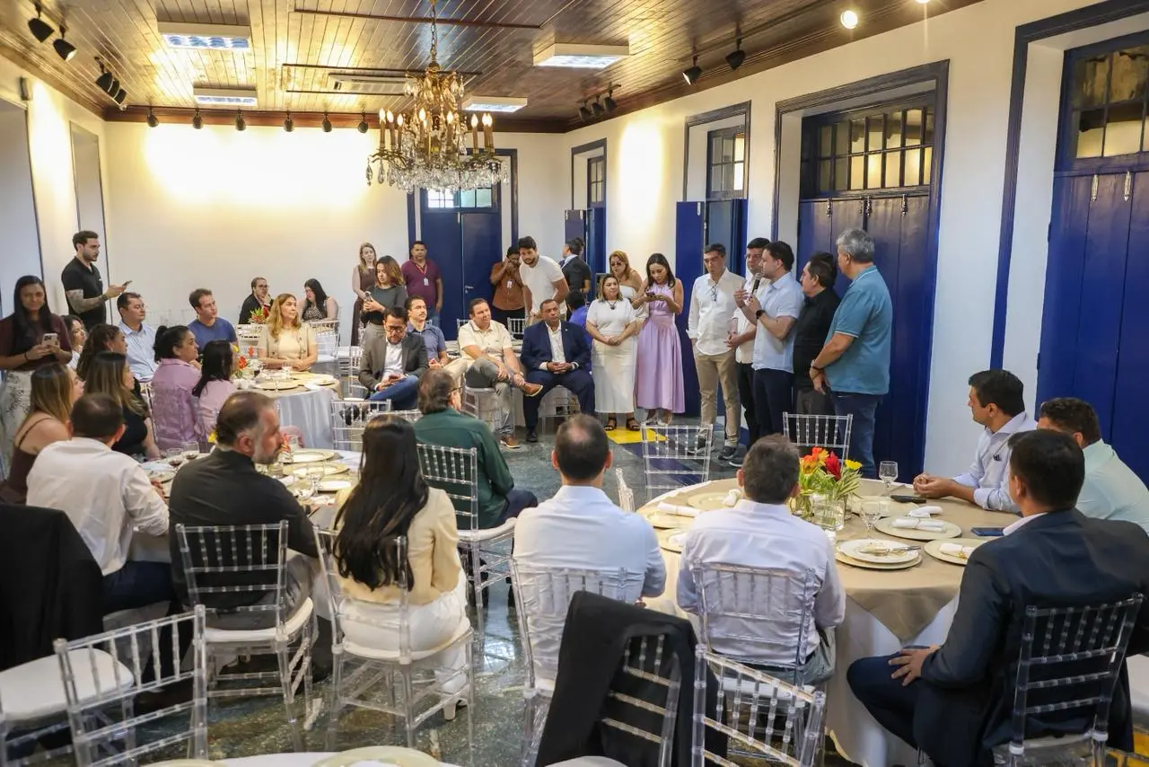 Vereadores de Fortaleza em almoço no Paço Municipal em maio de 2026