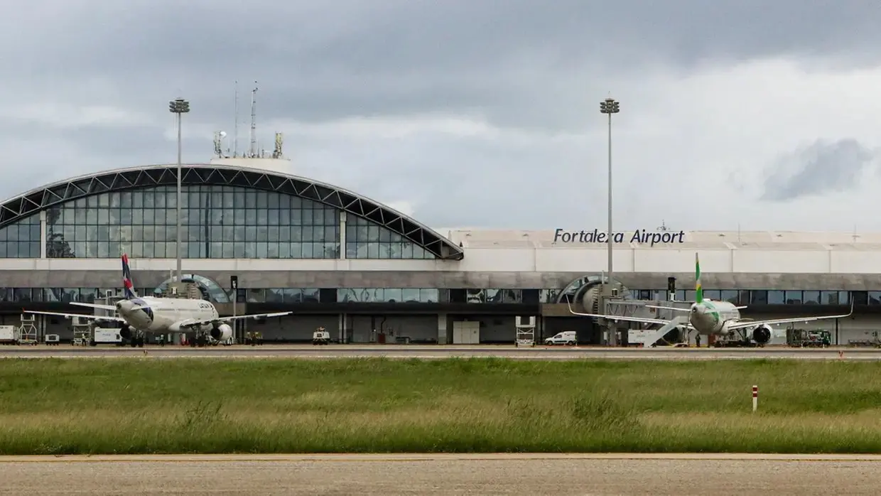 Facjada do aeroporto de Fortaleza.