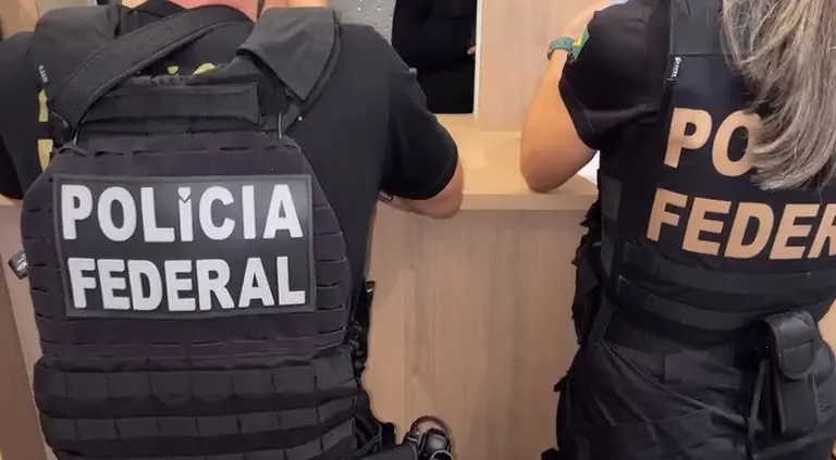 Policiais federais.