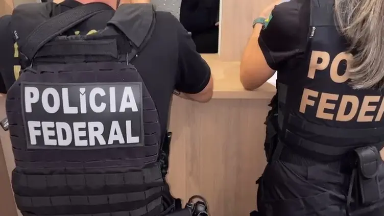 Policiais federais.