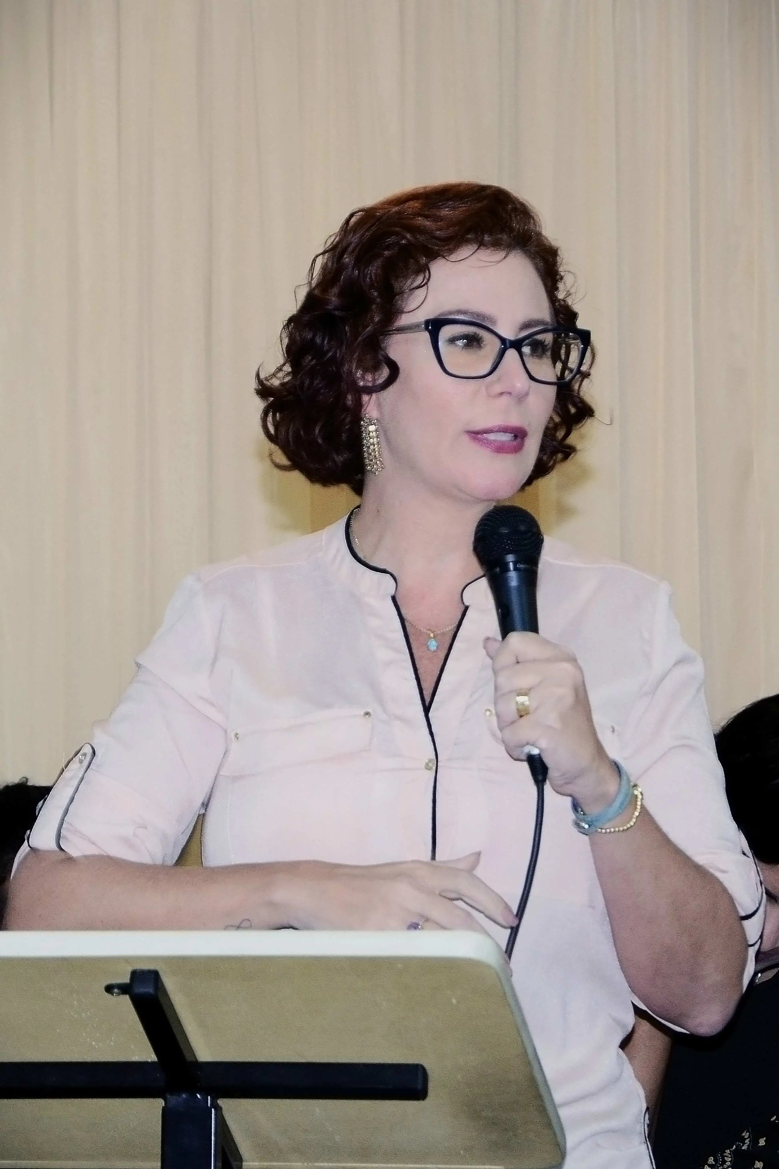 Imagem de Carla Zambelli para ilustrar matéria sobre pedido de Alexandre de Moraes para iniciar extradição da ex-deputada federal.