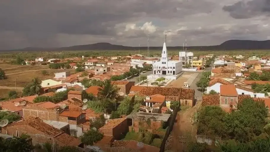 Vista aérea da cidade de Sobral, com destaque para a igreja matriz.