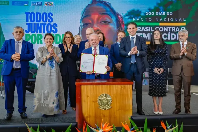 Imagem do presidente Lula, que assinou pacote de medidas para ampliar proteção às mulheres e reforçar segurança digital no Brasil.