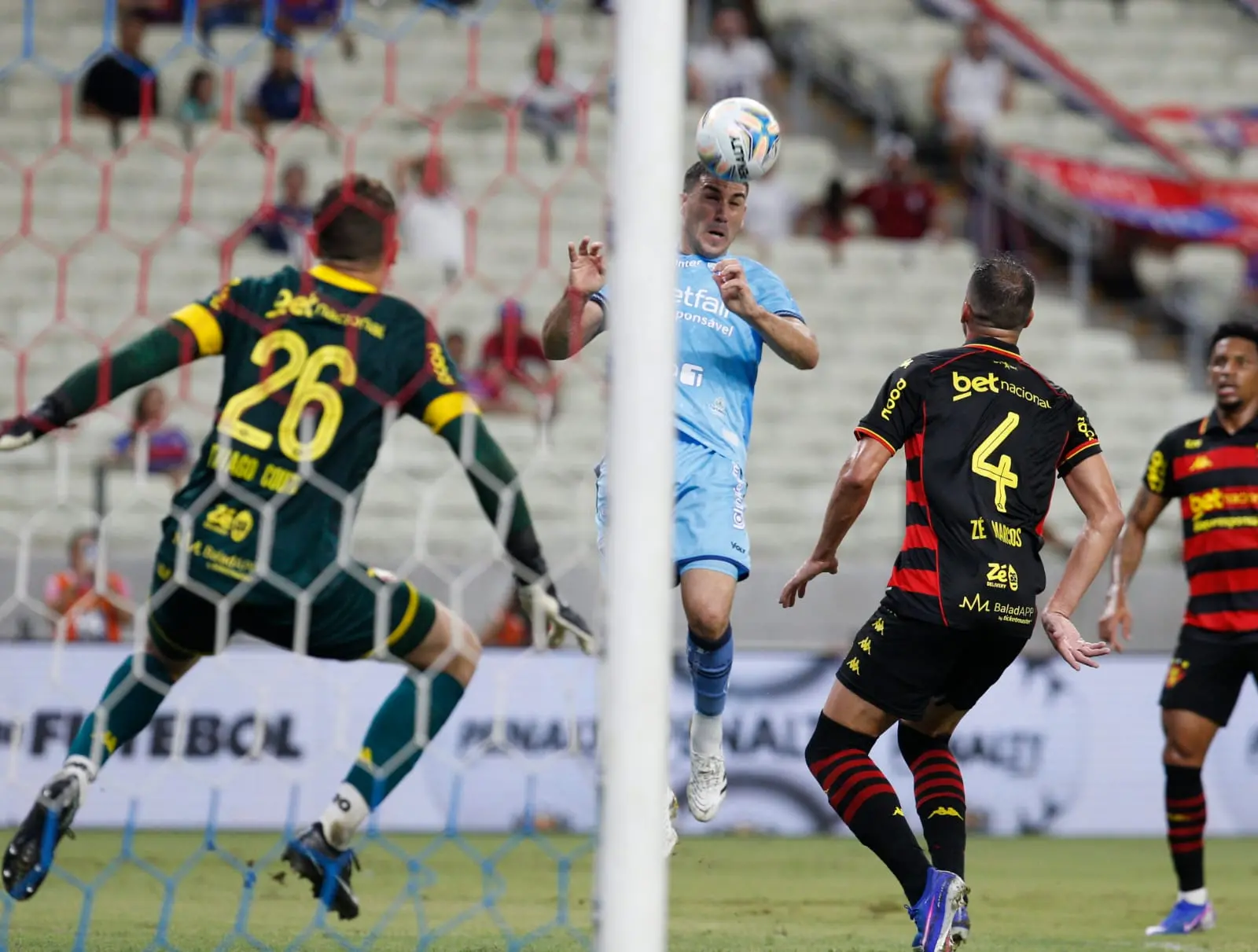 Imagem da notícia: Fortaleza perde para o Sport na semi da Copa do Nordeste e vê tabu de 46 anos cair