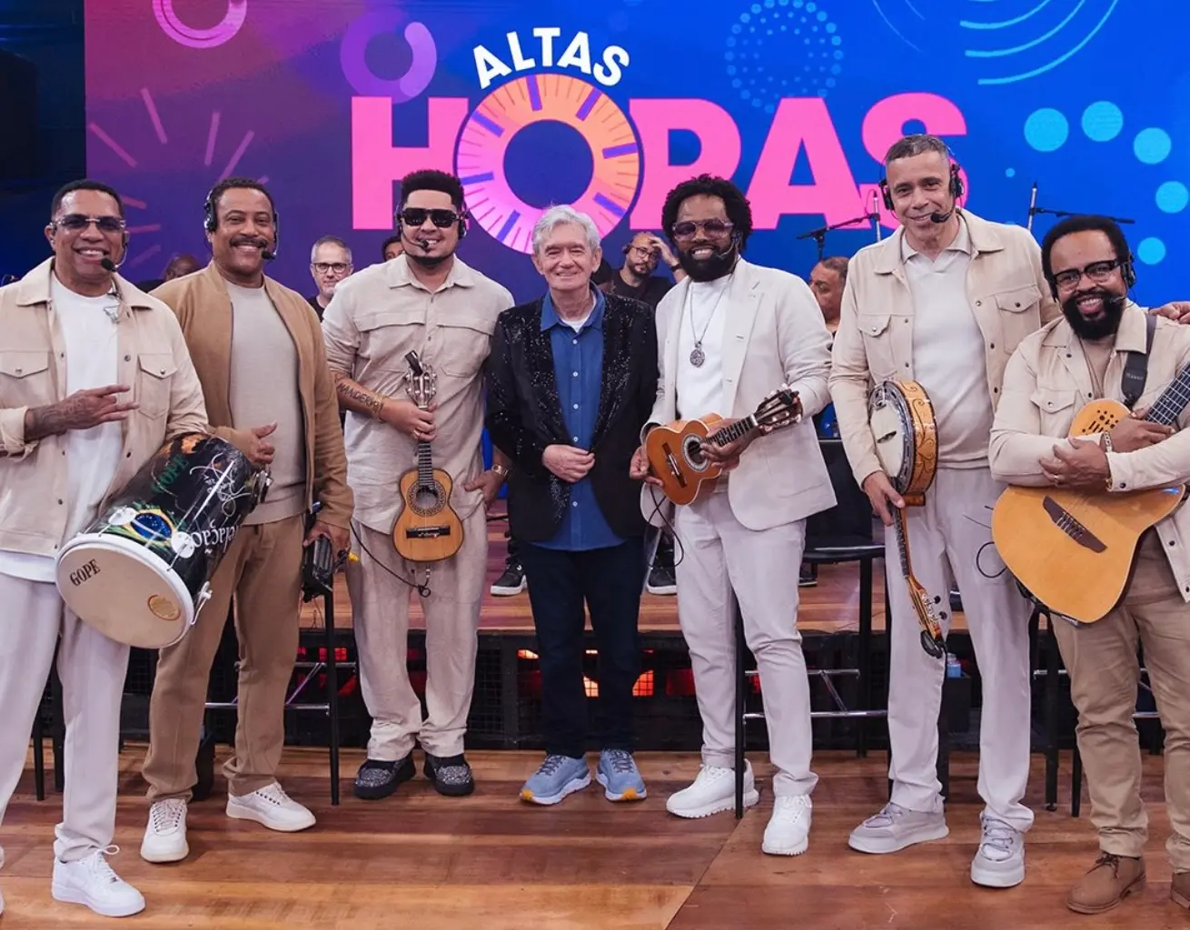 Imagem da notícia: Altas Horas recebe Xande de Pilares e grupo Revelação