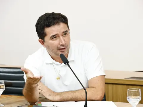 Imagem da notícia: TCE condena ex-prefeito de Jijoca de Jericoacoara por irregularidades na transição de governo