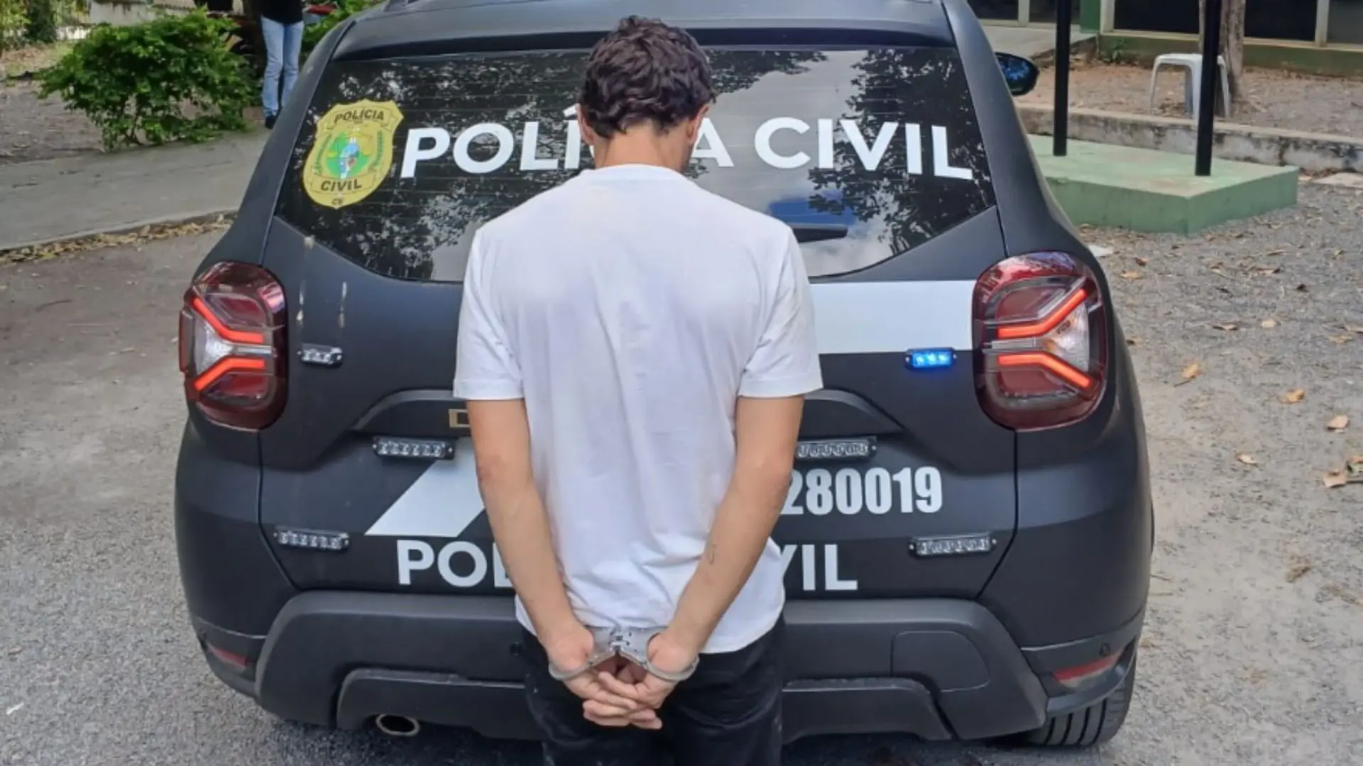 Foto de homem preso por matar servidor atropelado após discussão em bar no Ceará.