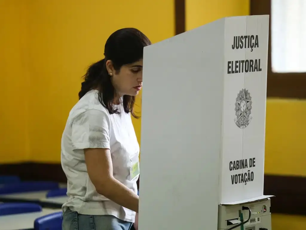 Imagem da notícia Campanhas eleitorais de 2026 têm integração de novas e velhas estratégias de marketing