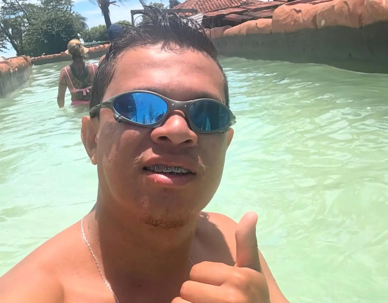 foto do cearense Dheorge Pereira Bernardino, que desapareceu durante passeio em uma moto aquática em Ilhabela, a mulher Bruna Damaris Sant’anna da Silva foi encontrada com vida.