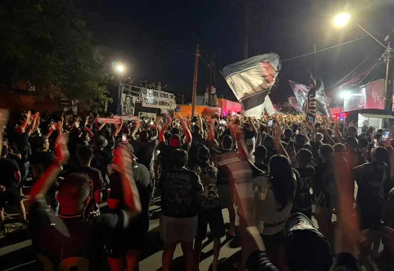 Policiais foram acionados para restabelecer a ordem após manifestação em frente à sede do Ceará