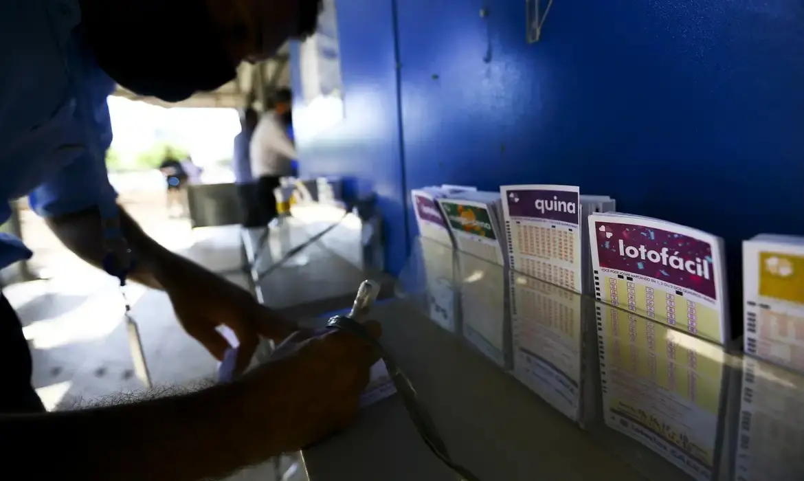 Imagem da notícia Apostas de Fortaleza acertam Quina e Lotofácil; veja valores