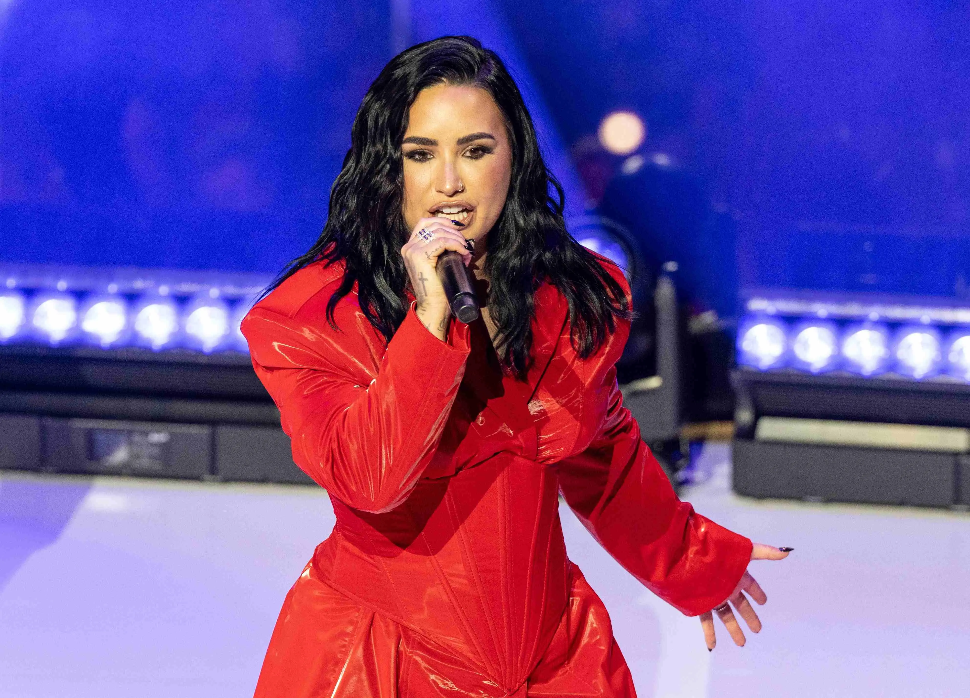 Imagem da notícia Demi Lovato anuncia show extra no Brasil com a turnê 'It’s Not That Deep'
