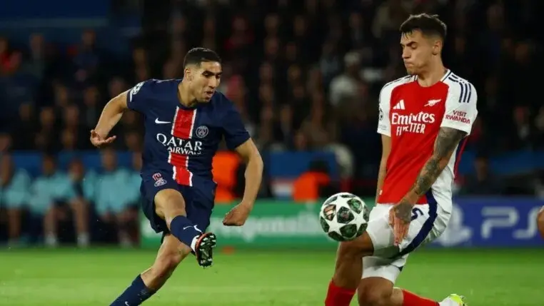 Duelo histórico entre PSG e Arsenal, no Puskas Arena, em Budapeste, na Hungria.
